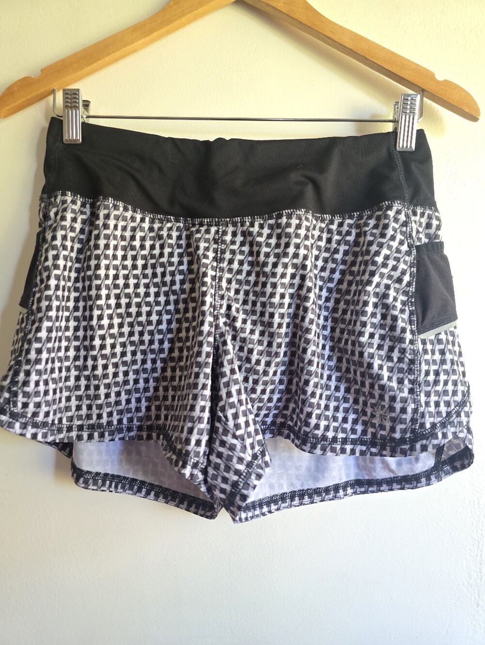 Athleta,Women Running Activewear Shorts, Grey/Black/White Geo Print, Size Small